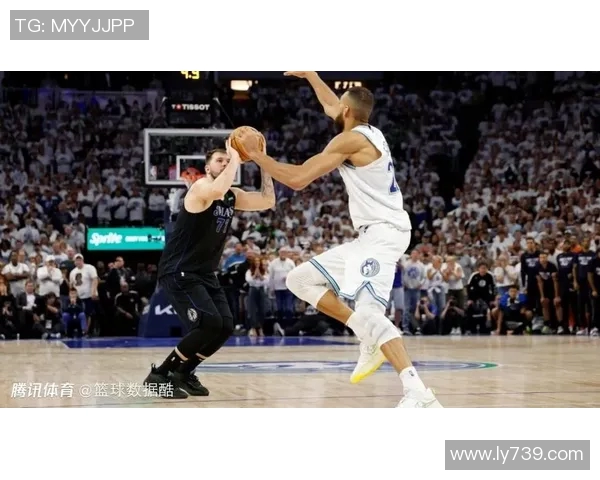 东契奇精彩单打晃过戈贝尔轻松中投命中展现超强个人能力