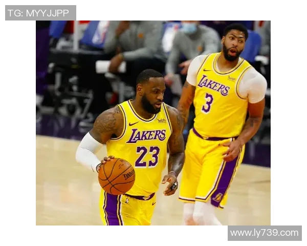 湖人训练营场边标语彰显冠军精神与团队沟通的重要性