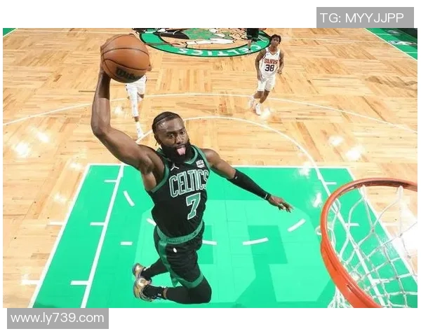 数据还行但没率队赢球！杰伦-布朗18中9得到25分6板4助 三分4中2