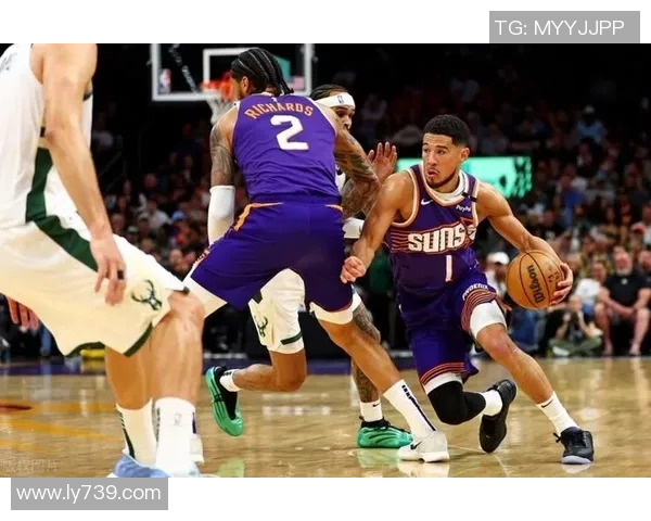 布克经历低迷开局后爆发，关键时刻三分绝杀遗憾未中