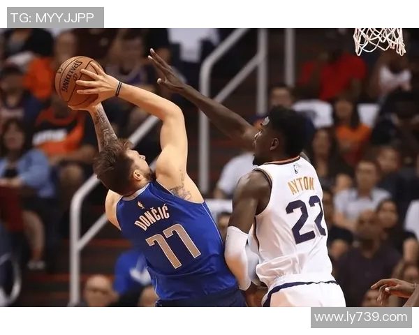 艾顿空接炸响灰熊主场,里夫斯反篮秀身手 艾顿空接炸响灰熊主场,里夫斯反篮秀身手