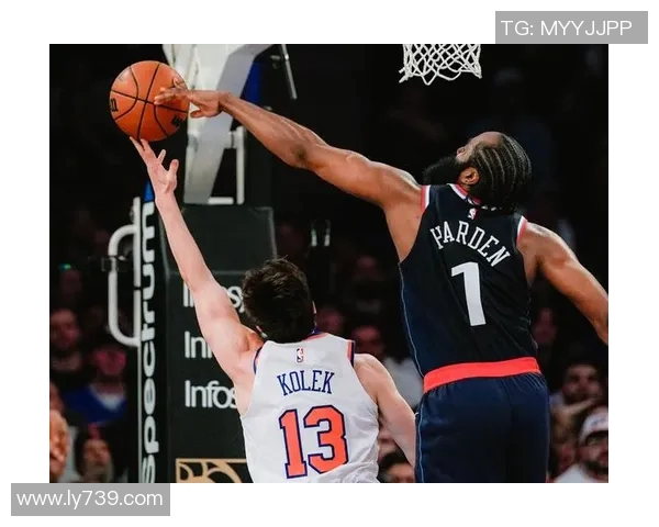 遮天蔽日！戈贝尔先后大帽瓦兰和布朗 最终防出掘金24秒违例