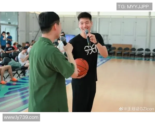 看台惊现超级铁粉@白昊天CONFIDENCE ，助威双倍加持了